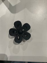 Load image into Gallery viewer, Flower Hair Claw