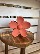 Load image into Gallery viewer, Flower Hair Claw