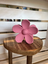 Load image into Gallery viewer, Flower Hair Claw