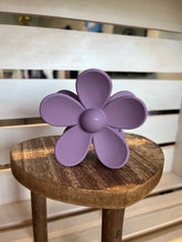 Load image into Gallery viewer, Flower Hair Claw