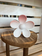 Load image into Gallery viewer, Flower Hair Claw
