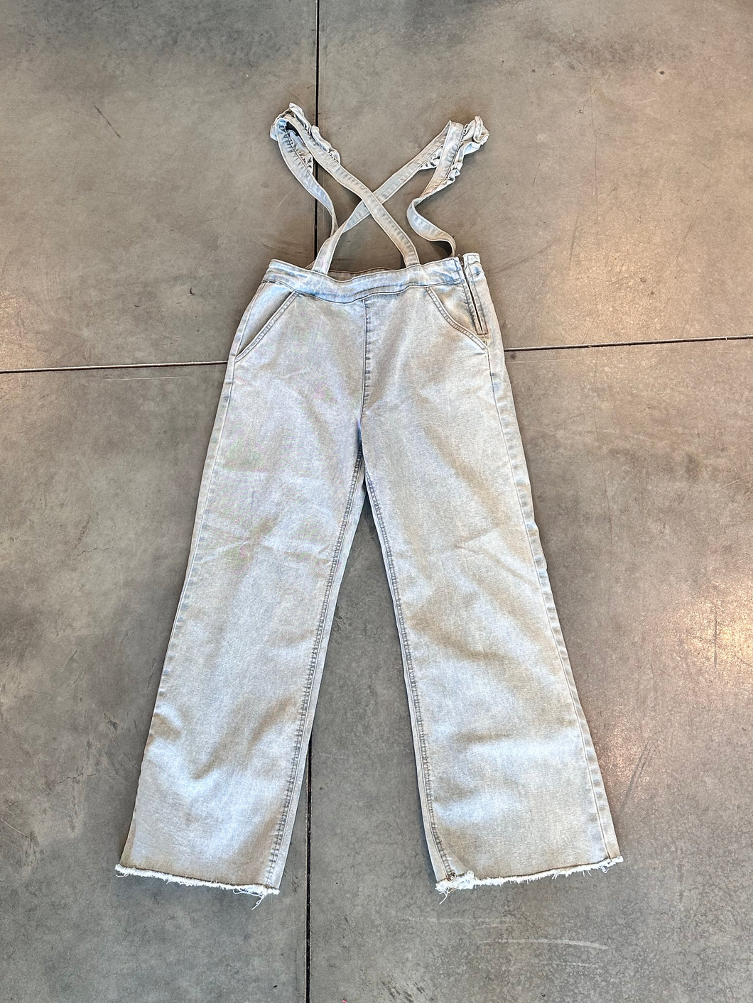 DENIM SUSPENDERS OVERALL WITH RUFFLE DETAIL