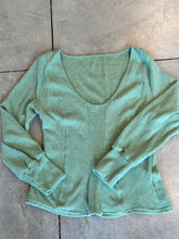 Load image into Gallery viewer, Texture Thermal long sleeved top with v- neck
