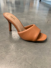 Load image into Gallery viewer, Camel Single Band Heel

